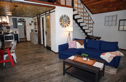 Marble House | Fantastic Farmhouse with all the old world charm and modern amenities. Close to Murphy and Casino