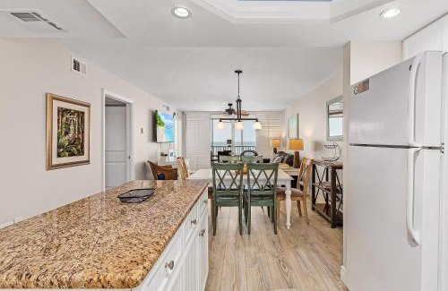 Fort Myers Beach Apartment | Fantastic Gulf Front Condo on the North end of the Island condo