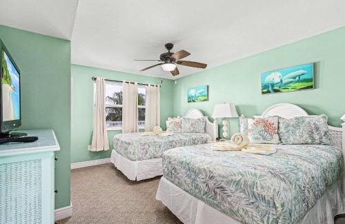 Fort Myers Beach Apartment | Fantastic Gulf Front Condo on the North end of the Island condo