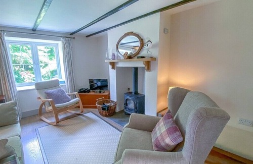 St Dogmaels Cottage | Fantastic, hideaway dog-friendly holiday cottage in Cardigan perched on the hillside in St Dogmaels