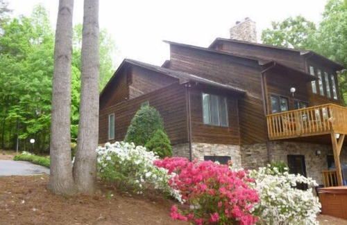 Lake Norman of Catawba House | Fantastic house, dock, water toys and hot tub! Summer dates available!