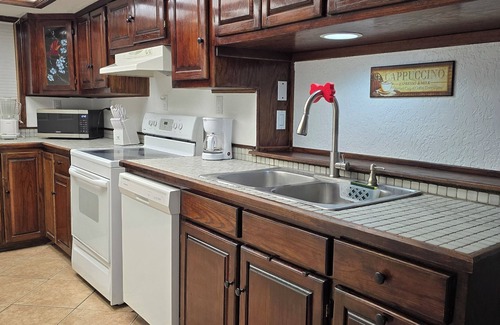 Tampa House | Fantastic king bedroom and pool in 3 min from Tampa airport