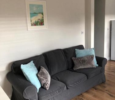 Heston Central Apartment | Fantastic large 1 bed Loft Flat close to Heathrow - 77VFR5