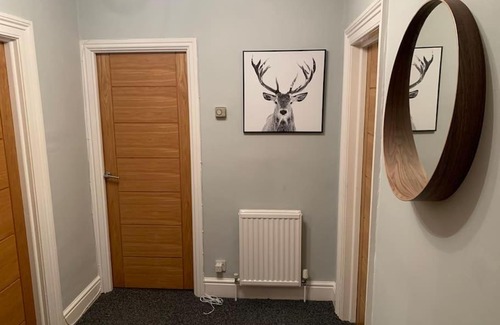 Trafford Apartment | Fantastic Large 2 X Bedroom Flat, Free Parking