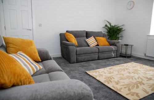 Bradford House | Fantastic Large House with Private Parking