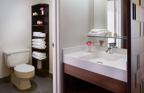 Wilburton Hotel | Fantastic location! Close to Shopping Malls & Best Restaurants! Parking, Pool