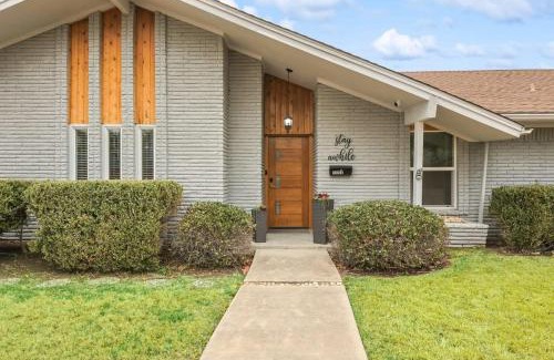 Northwest Dallas House | Fantastic Luxury 5 BR with Hot-tub close to Downtown Dallas