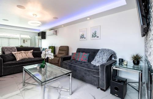 Mission Beach Apartment | Fantastic Mission Beach condo steps to the Beach