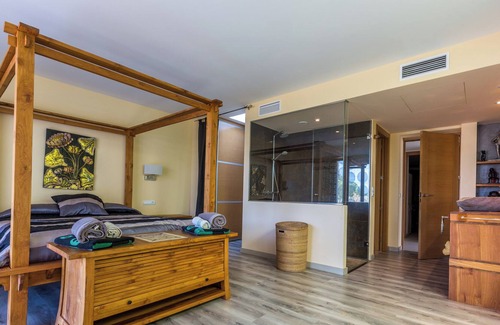 Sant Antoni de Portmany Ski Chalet | Fantastic modern villa with massive pool. Perfect to chill and relax !
