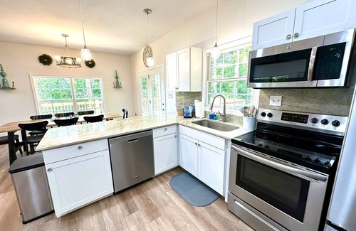Waynesville House | Fantastic mountain home, great views, hot tub, & large deck, in Waynesville, NC.