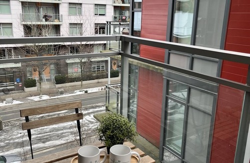 Southeast False Creek Condo | Fantastic Olympic Village 1BR+Den with A/C