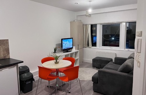 Stanwell Apartment | Fantastic one bedroom
