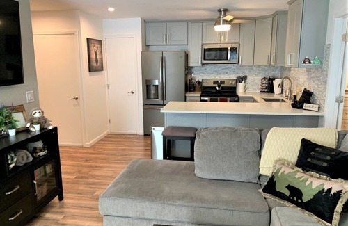 Show Low Condo | Fantastic renovated condo, ground floor close to Show Low Hospital, W/D in unit!