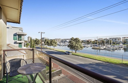 Glenelg North Apartment | Fantastic Riverview Balcony 2Bdrm | Glenelg North