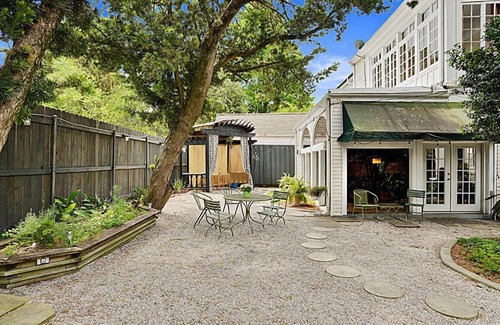 Touro House | Fantastic spacious garden apartment