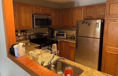 West Dover House | Fantastic Townhouse on Mount Snow Shuttle – Prime Location for Your Adventure!