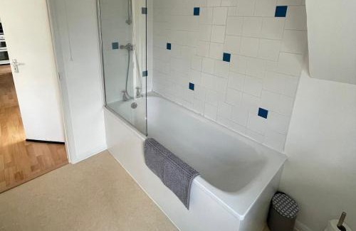 Hambleden Apartment | Fantastic Two Bedroom Courtyard Apartment