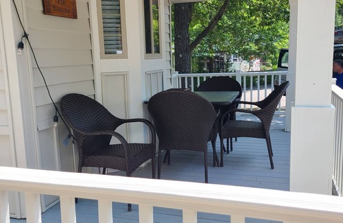 Sandwich Cottage | Fantastic, Updated, Seasonal 1-Bed Tiny House with Community Pool and Beach