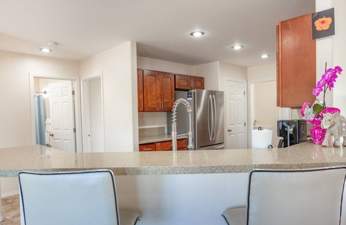 Keaau House | Fantastic vacation home with large lanai, private washer/dryer, and WiFi