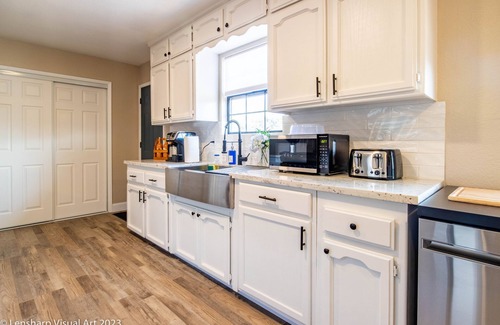 Ahwahnee House | Fantastic Views w/Hottub, Firepit & Horseshoes