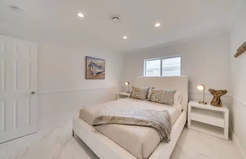 Cypress Lakes House | Fantastic waterfront home for 8 guests + Pool/Spa