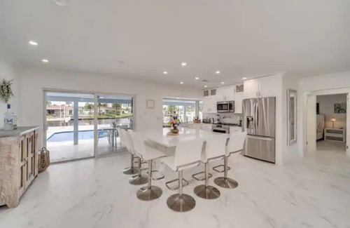 Cypress Lakes House | Fantastic waterfront home for 8 guests + Pool/Spa