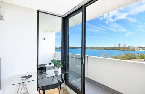 Wentworth Point Apartment | Fantastic Waterview 1 bedroom apt for 4 sleeps