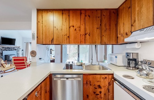 Waitsfield Condo | Fantastic wooded escape with shared pool and sports courts, fast WiFi & deck