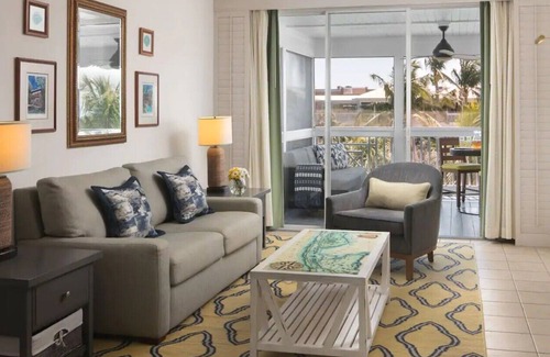 Key West Resort | Fantasy Fest week in Key West! 2-bdrms, 2 baths, Kitchen, Laundry, pool, balcony