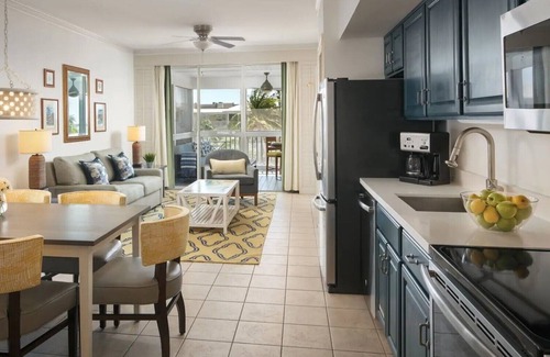 Key West Resort | Fantasy Fest week in Key West! 2-bdrms, 2 baths, Kitchen, Laundry, pool, balcony
