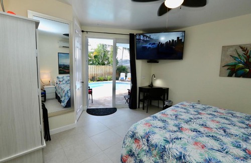Wilton Manors Bed & Breakfast | Fantasy Island Inn, Caters to Men
