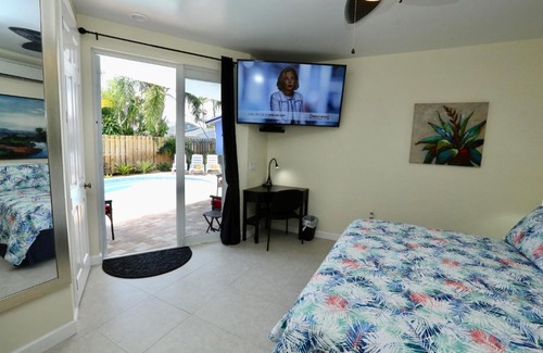 Wilton Manors Bed & Breakfast | Fantasy Island Inn, Caters to Men