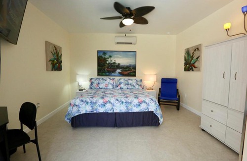 Wilton Manors Bed & Breakfast | Fantasy Island Inn, Caters to Men
