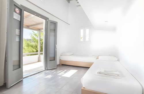 Mylopotas Hotel | Far Out Beach Resort & Camping