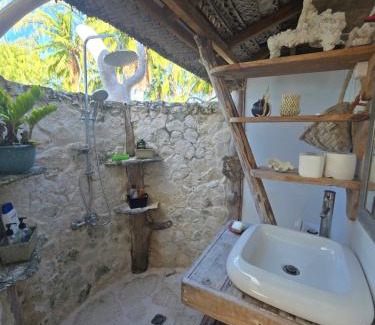Tuherahera House | Fare Tiare Heihere