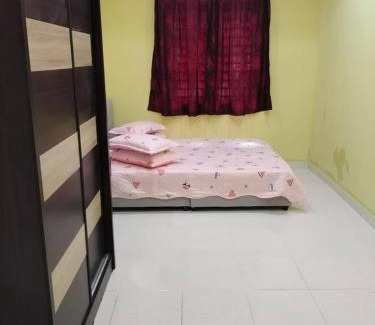 Taman Aman House | Farisha Homestay
