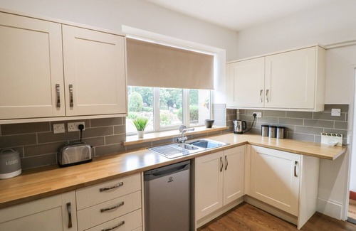 Farley Cottage | FARLEY COTTAGE I, romantic, with a garden in Farley Near Alton Towers