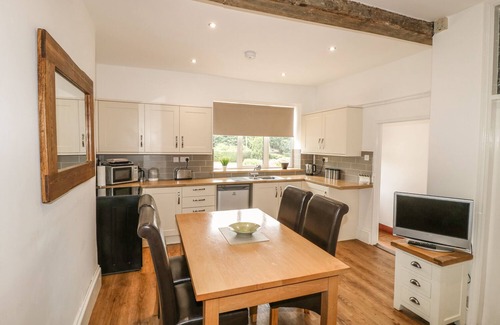 Farley Cottage | FARLEY COTTAGE I, romantic, with a garden in Farley Near Alton Towers