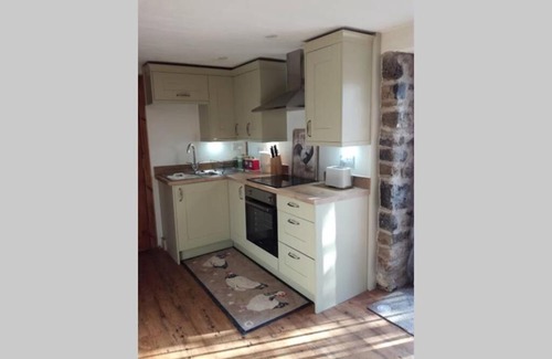 Helston Apartment | Farm accommodation - The Lizard Peninsula, Cornwall