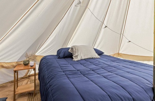 Lookout Valley Neighborhood Association RV Rental | Farm Glamp, Outdoor Shower, Pool! 15min to Chatt!