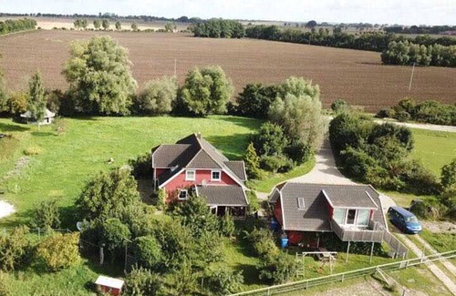 Kenz-Kustrow Apartment | Farm Holidays - Apartment