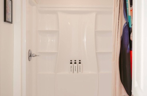 West Newton Other | Farm Ranch/Huge Hot tub/Retro/Solar/15 Downtown