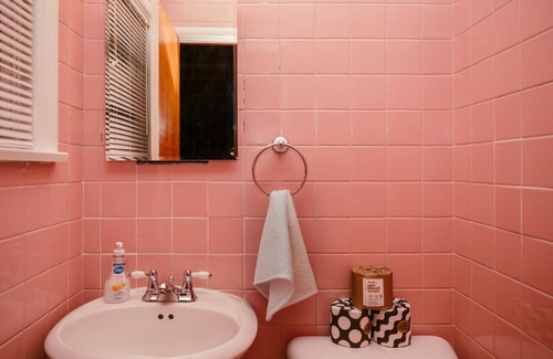 West Newton Other | Farm Ranch/Huge Hot tub/Retro/Solar/15 Downtown