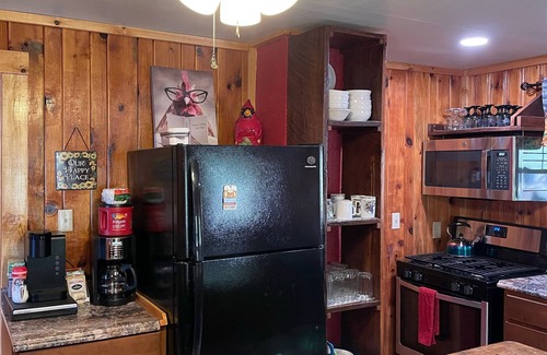 Hot Springs Cabin | Farm Stay at Brooks Cabin, pet friendly!