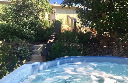 Rainbow CDP Cottage | Farm Stay Bungalow And Hot Tub