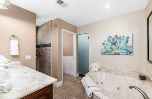 Ramona Other | Farm Stay Experience. 6 BDR - Barn Game Room, HotTub, Chickens, Farm Stand, Pool