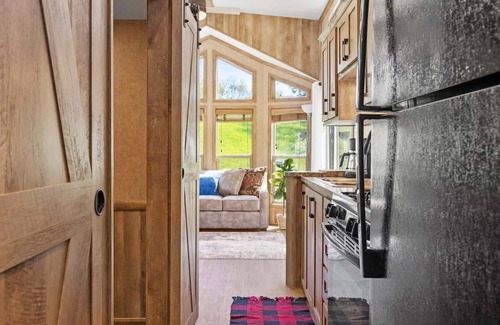 Wildwood House | Farm Stay w/Pool-15min to Chattanooga-3 Tiny Homes