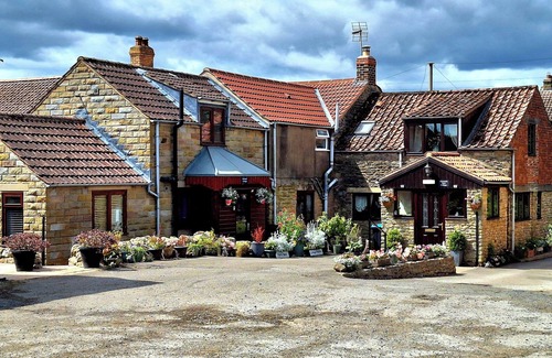 Allerston Cottage | Farm Yard Cottage