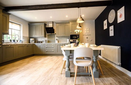 Dunholme Cottage | FARMCOURT BARN 55 EASTFIELD LANE, family friendly in Welton