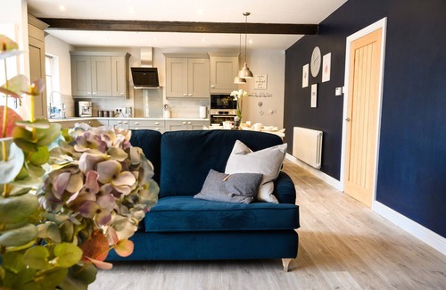 Dunholme Cottage | FARMCOURT BARN 55 EASTFIELD LANE, family friendly in Welton